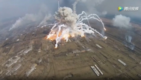 航拍乌克兰军火库爆炸 导弹冲天火星四射腾起蘑菇云