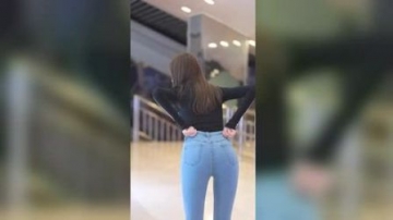 北京街拍，机车女孩身材太好了吧