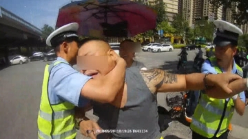 网传石家庄交警街头打人 执法视频还原事件真实经过