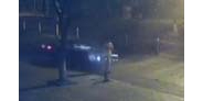 【拍客】轿车撞飞行人 过路司机捡东西走人