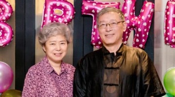 胡歌曝母亲曾患癌，为保住工作耽误治疗