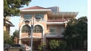 【拍客】东莞一镇官员被指贪污20亿房本用大纸箱装