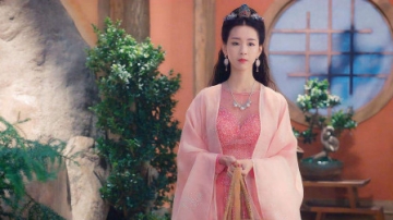 原以为刘亦菲的古装最美，看到陈都灵的古装，又一位“神仙姐姐”