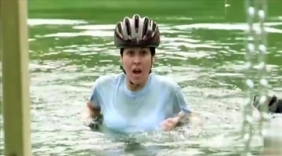 国外恶作剧：荡秋千恶搞！