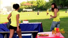 跟人捉迷藏的淘气蛋糕