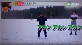 实力作死！运动牛人冰面举杠铃 直接掉进冰窟窿