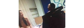 【拍客】青岛官员不雅视频曝光 同时与2女同床