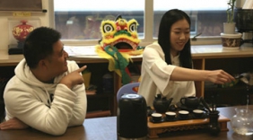 中国女学霸表演茶艺看呆外国同学：真神奇！
