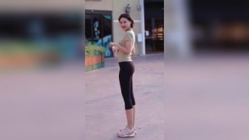 街拍：话不多说，给大家吹瓶白的