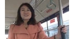 【街拍客】美女模特变身公交司机 称大材小用