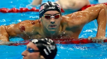 中国“神器”走红奥运 菲尔普斯热衷拔火罐