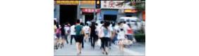 国人无视红灯过马路，请为你的生命安全留几分钟吧！
