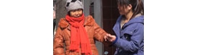 【拍客】90后女生带着偏瘫母亲去上大学