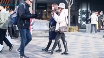 三里屯街拍，冬季穿短靴还是长靴高跟还是矮跟，你怎么选择呢？