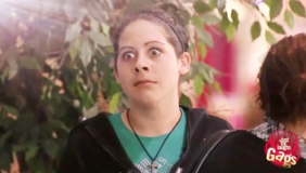 商场恶搞美女吃老鼠，吓得心脏不停跳