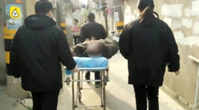 男子烧香致家里着火