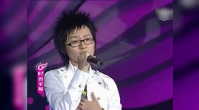 周笔畅参加《超级女声》的演唱视频，非常走心的演唱，很感人