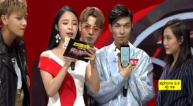 李莎开挂念口播简直惊呆了,身后的黄子韬都目瞪口呆！