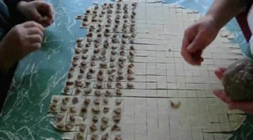 牛人教你快速包饺子的技巧和手法