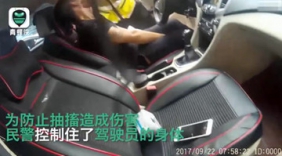 司机驾车突发疾病抽搐不止 交警贴心照顾动人