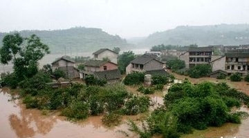 惊险全程：武汉消防激流中解救被困群众