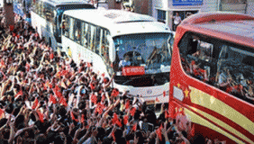 亚洲最大高考工厂 毛坦厂中学 万人送考场面震撼