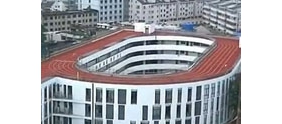 【拍客】浙江一小学房顶上建空中操场 4楼楼顶建环形跑道