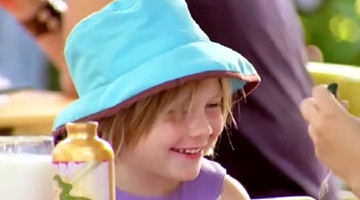 外国小帅哥各种恶搞路人