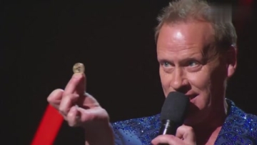 牛人表演吞硬币绝活，结果连评委都站立起来鼓掌，网友：太牛了