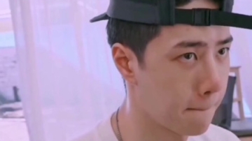 娱乐：王一博委屈巴巴的想，是谁偷了酷盖的奶瓶？一博好委屈