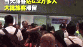 深圳6.2万旅客滞留海关警察被揍