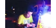 曝南京贴膜哥月收入15000拒绝采访否认网传