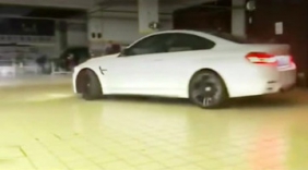 两小伙恶搞面包司机，笑傻路人