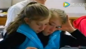 外国女子两个头共用一个身体，行为比正常人都敏捷