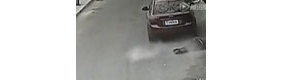 【拍客】男女过马路 遭轿车碾压瞬间 惨不忍睹