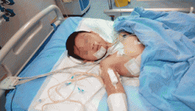 湖南一医务人员小孩被患者尾随 公交车上被连砍数刀