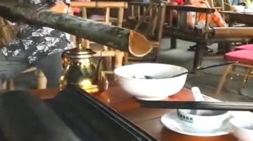 实拍：广东特色竹筒汤，老板：手能再抖一下不就一下啊！