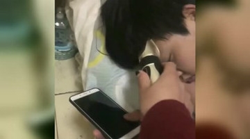 姐姐偷袭恶搞弟弟，趁他睡着把头发给他推掉啦