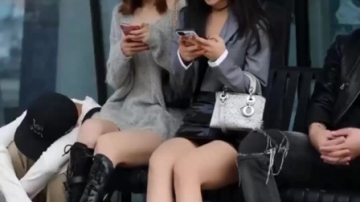 街拍美女尊重他人就是尊重自己
