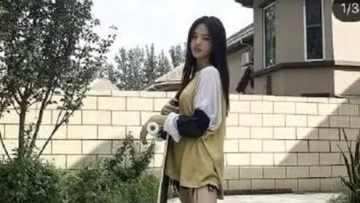 杨超越发状态感叹滑板难学：这个东西真的好难操作啊...