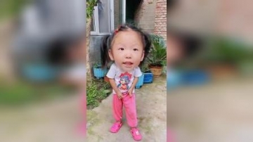 搞笑萌娃，这萌娃小萝莉的大头太可爱了