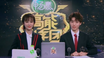明星笑场片段：杨紫主持新闻频繁笑场，王俊凯救场镇定自如