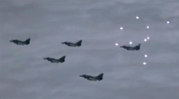 硬气！军方公布三大舰队在南海大规模演习视频