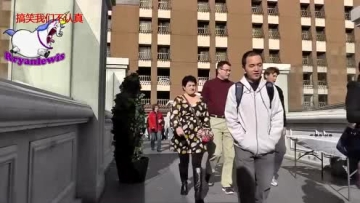 路边伪装恶搞路人，路人们惊慌失措的表情太逗了