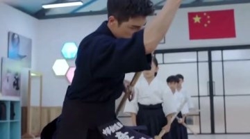 《我站在桥上看风景》姜潮耍帅被怼，没想到还美滋滋挺乐意的！