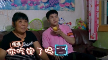 明星蹭吃蹭喝合集，自来熟的王嘉尔进入老乡家，开启蹭吃蹭喝模式