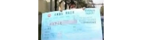 【拍客】男子开豪车携“百万支票”校园求婚