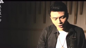 蕭亞軒《不解釋親吻》磁性男聲版！男人其實很好懂！