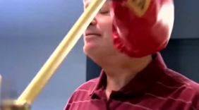 国外恶作剧：拳击头部恶搞！