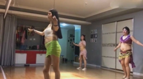 看美女舞蹈达人跳舞，全程没有一丝做作